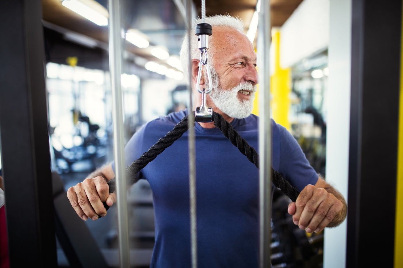 Mature man exercising in a health club — why HDAAs are the smarter choice than BCAAs for muscle recovery